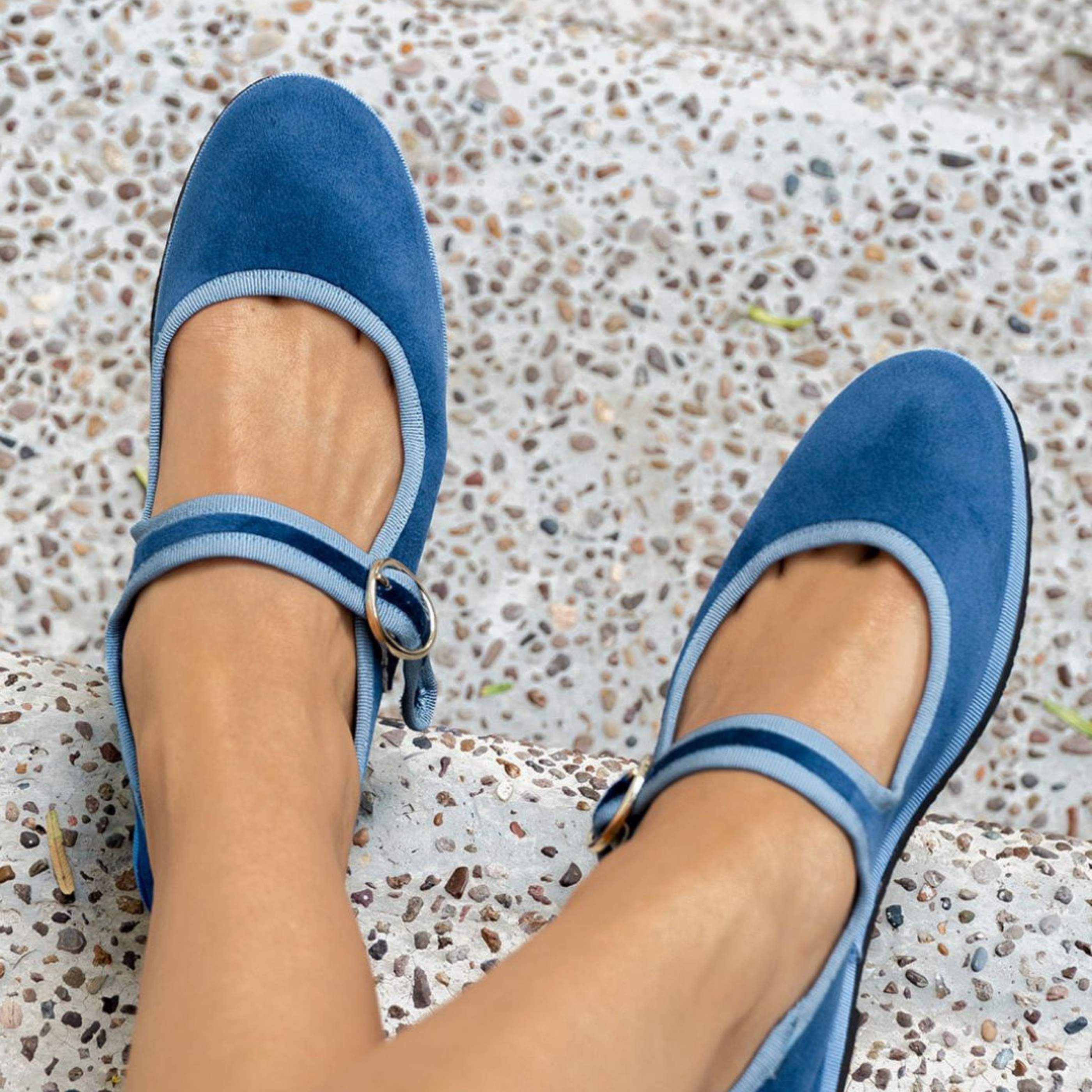 Vista posterior de zapatos Mary Jane Azul Océano.