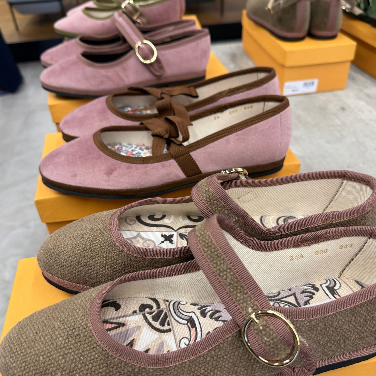 Mary Jane Canvas Taupe – Carlotta
