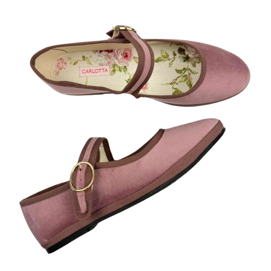 Zapatos Mary Jane Old Rose de terciopelo italiano con hebilla metálica.