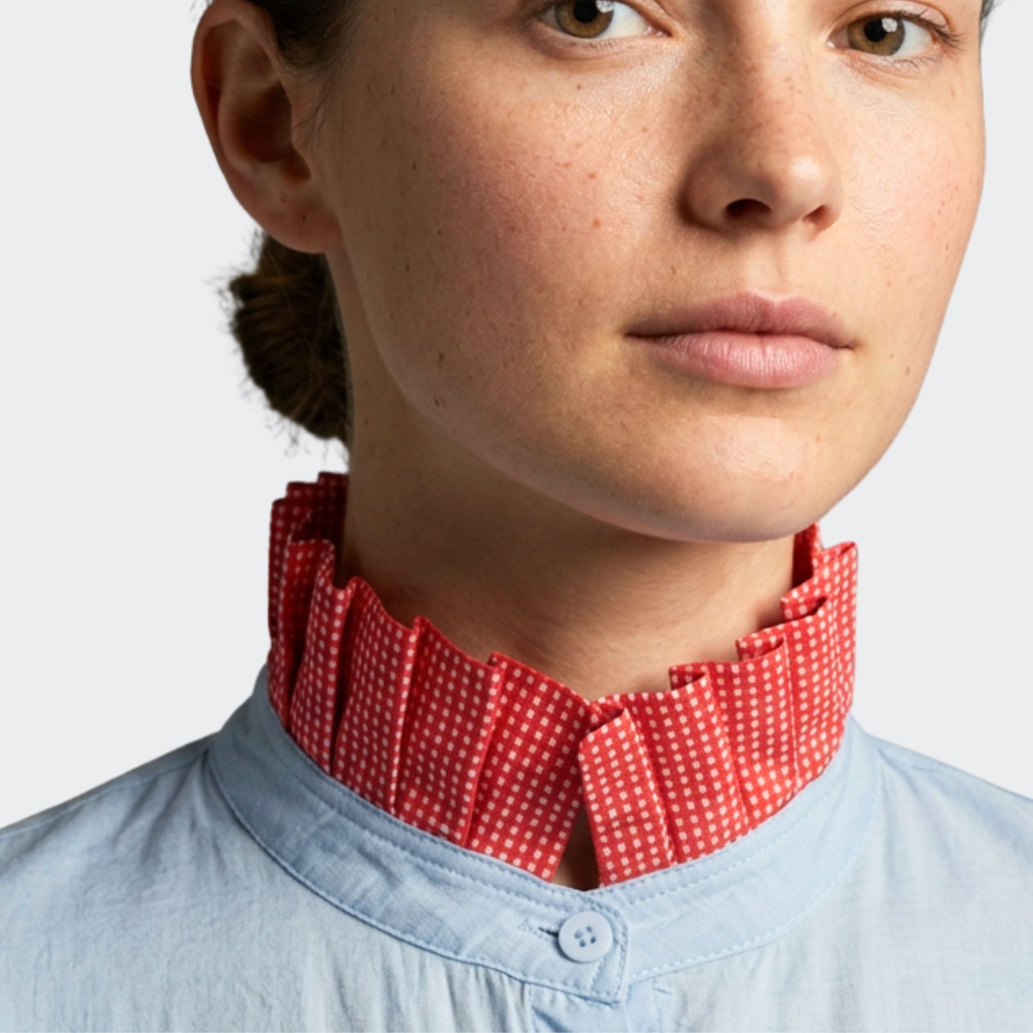 Camisa Azul Claro con Rojo