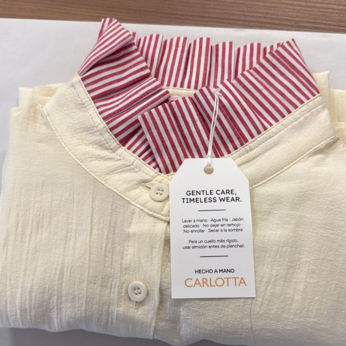 Camisa Beige con Rayas rojas – Carlotta