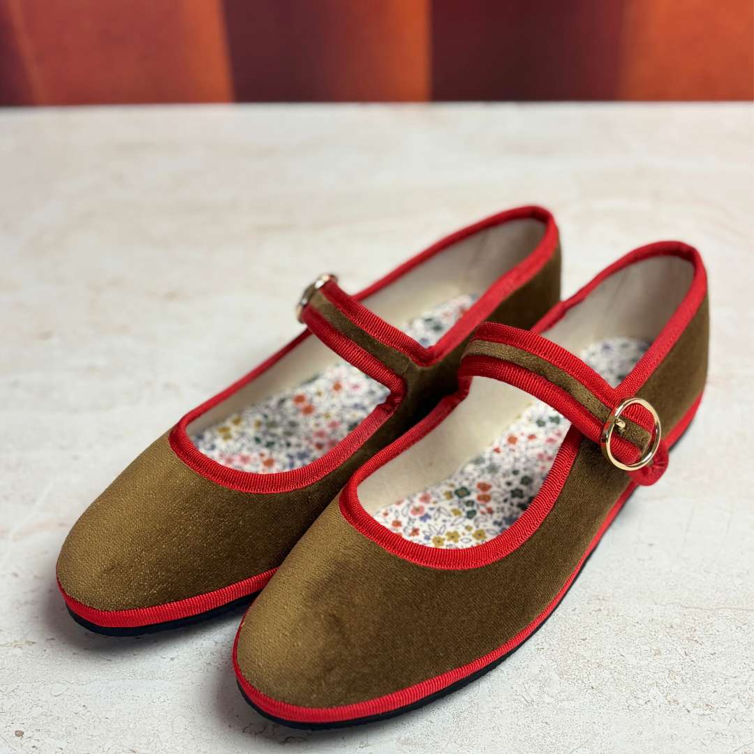 Mary Jane Nut Red