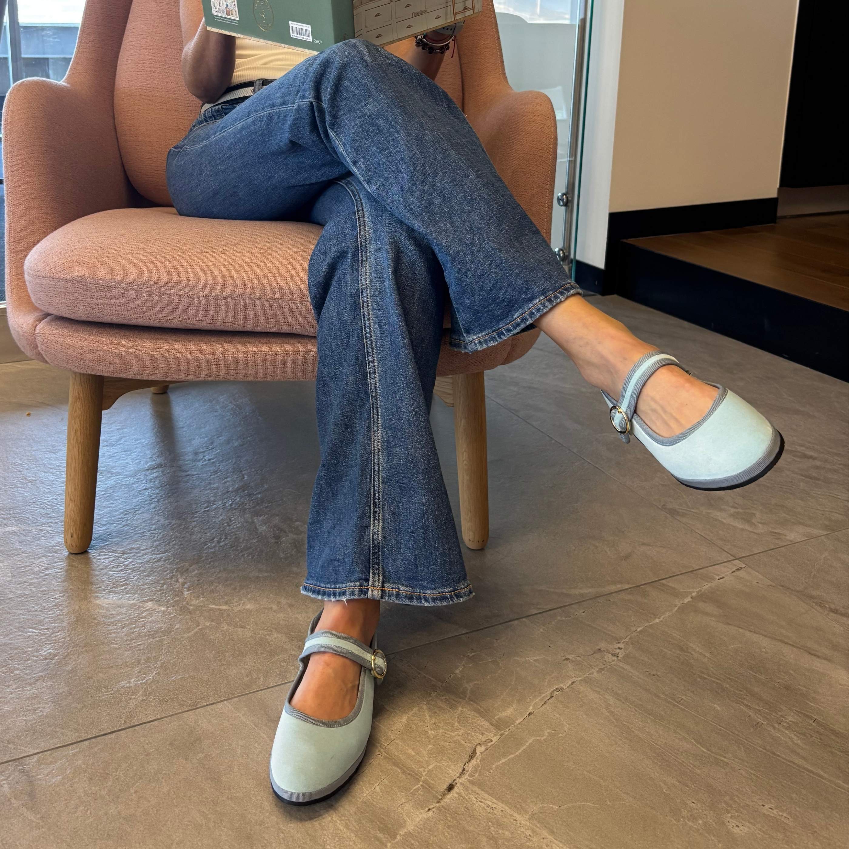 Vista lateral de zapatos Mary Jane Tiffany.