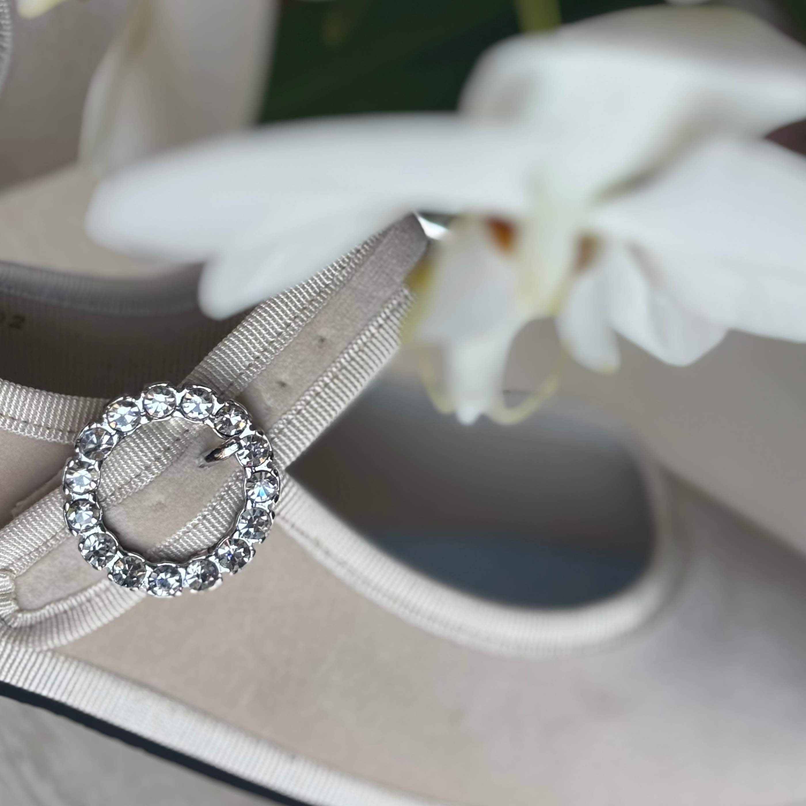 Detalle del terciopelo italiano color blanco en la Mary Jane Bride.