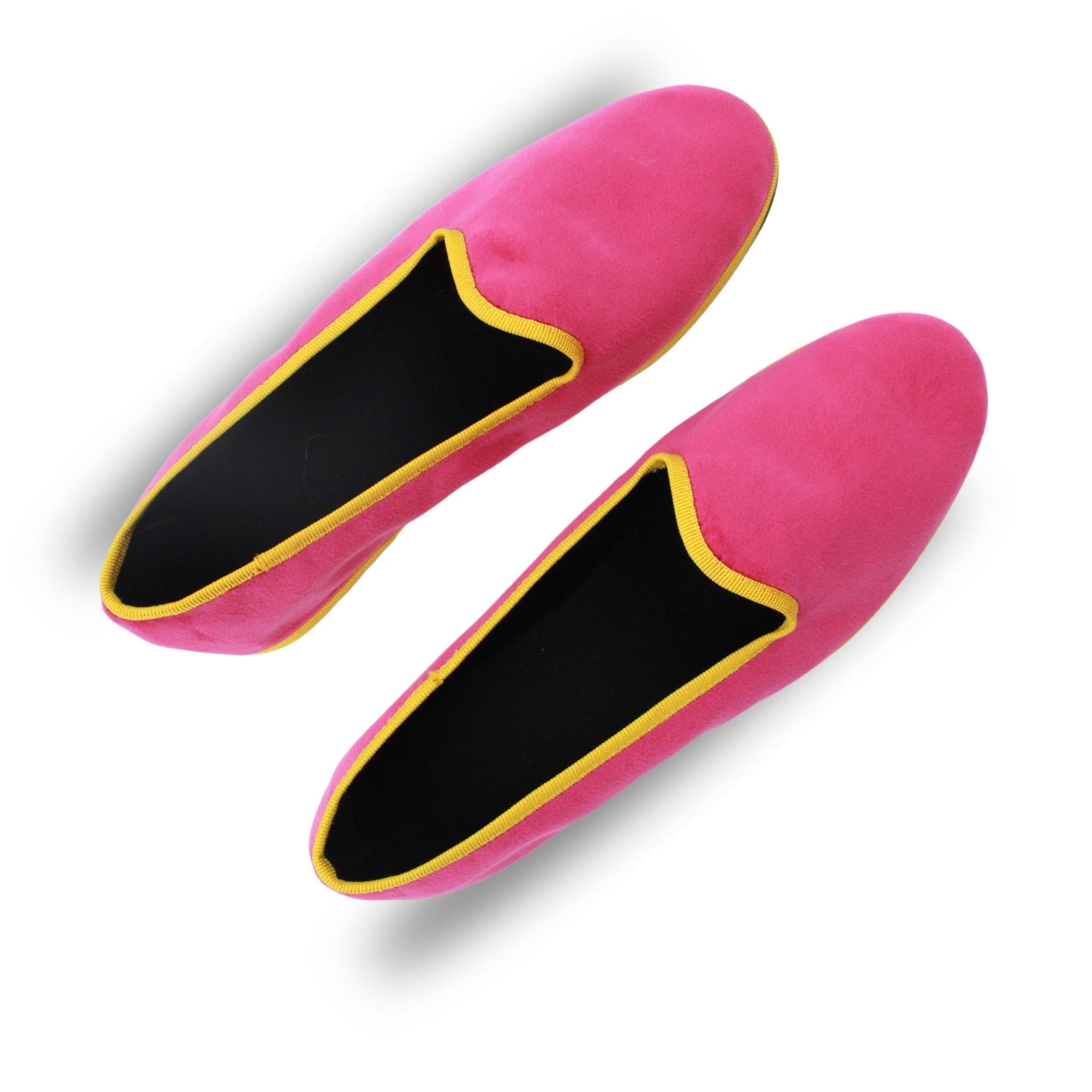 Detalle del terciopelo italiano color rosa en el Slipper Rosa Bugambilia.