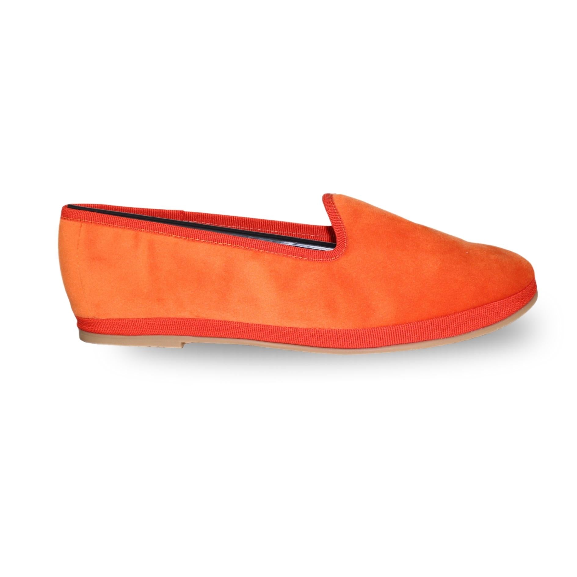 Vista posterior de slippers venecianos Mandarina Naranja.