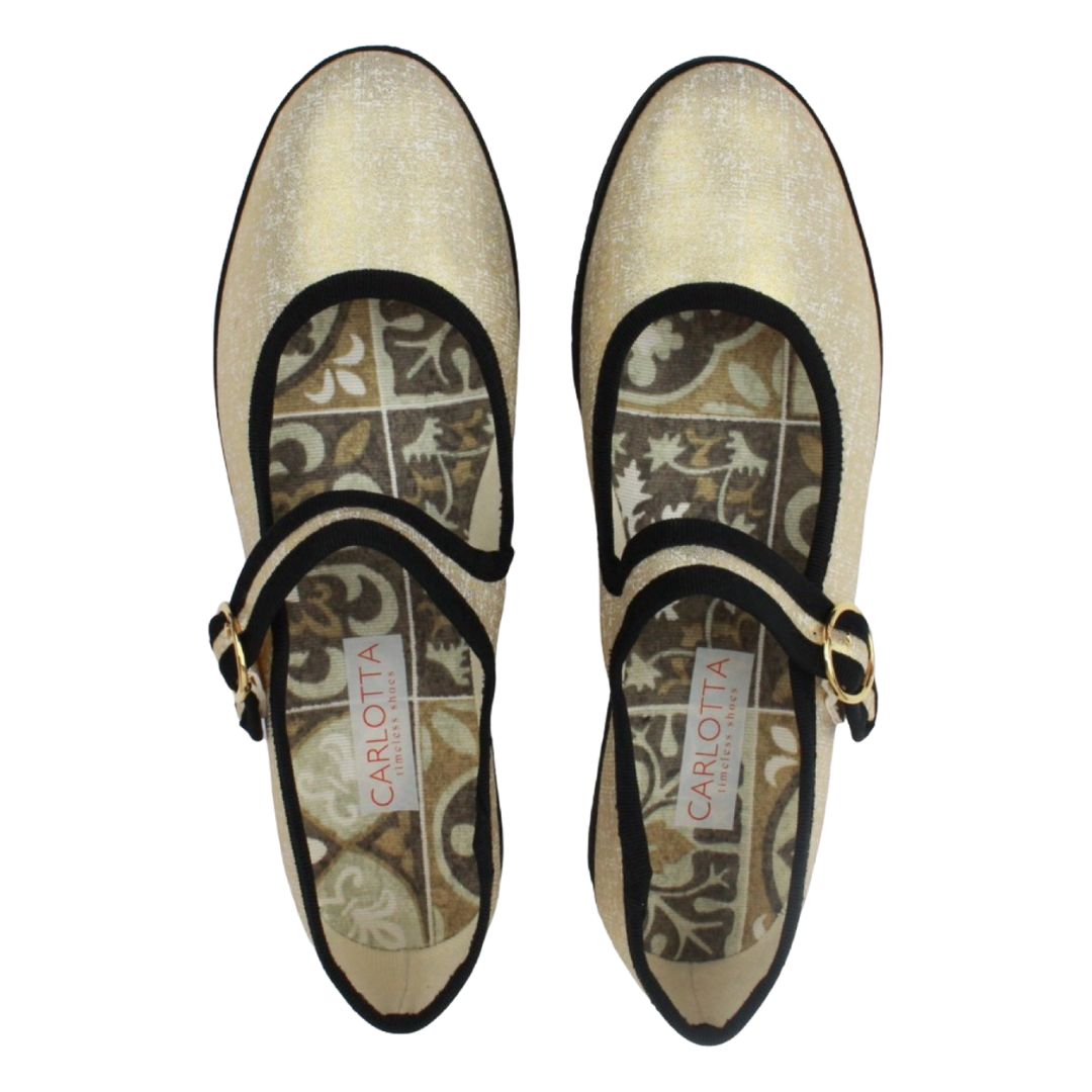 Vista posterior de zapatos Mary Jane Oro Negro.